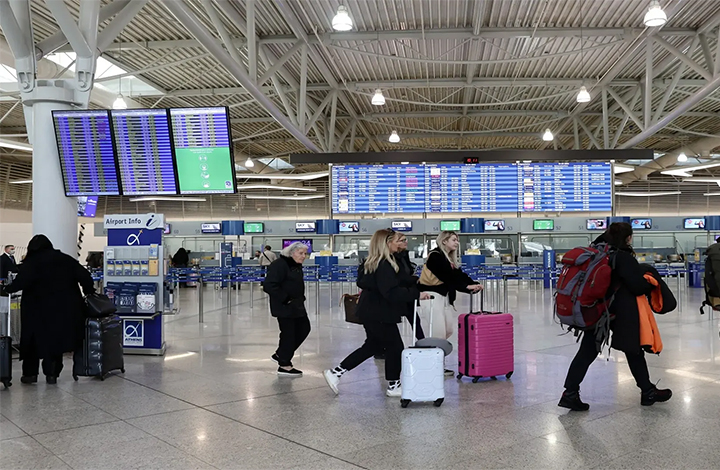 اليونان تنوي طرح 30 بالمئة من مطار أثينا الدولي للاكتتاب العام