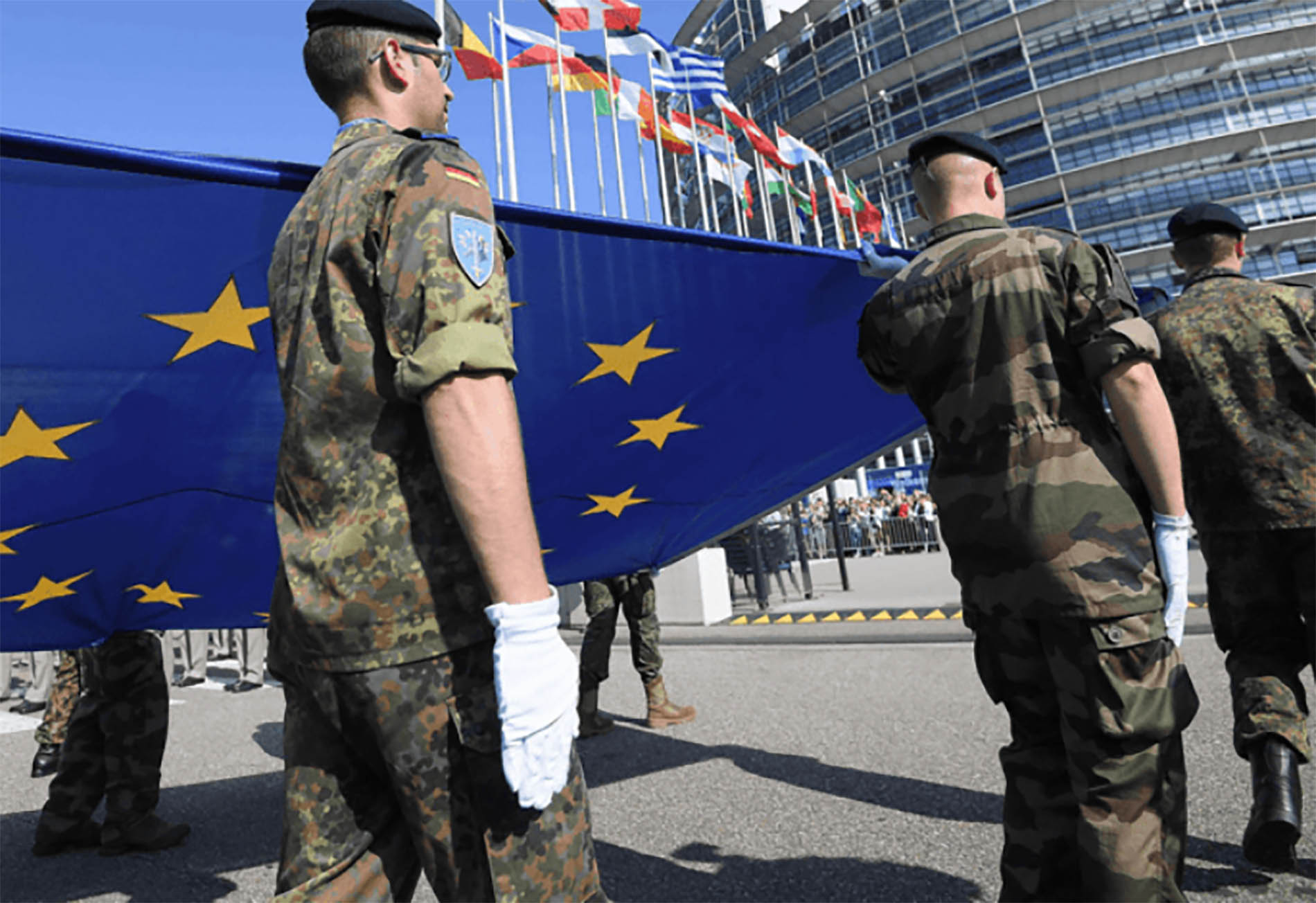 الاتحاد الأوروبي يسعى لتشكيل قوة عسكرية لـ التدخل السريع