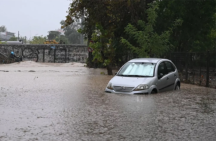 فيضانات عارمة تجتاح وسط اليونان تسبب أضرار بشرية ومادية ضخمة