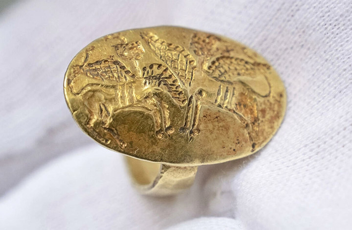 مؤسسة نوبل تعيد إلى اليونان خاتماً ذهبياً أثرياً سُرق خلال الحرب العالمية الثانية