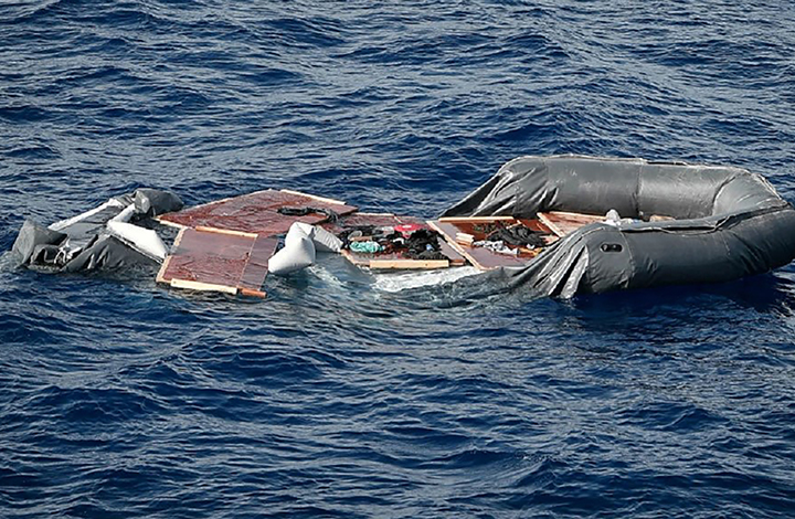 مصرع 27 مهاجراً على الأقل إثر انقلاب قاربهم في بحر المانش