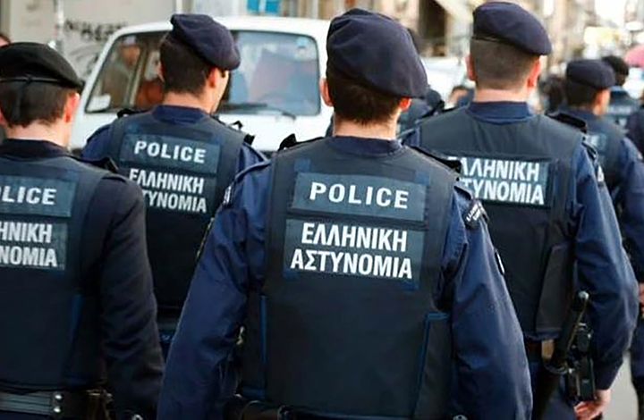 صحيفة إسبانية: الشرطة اليونانية سرقت مليوني يورو من المهاجرين