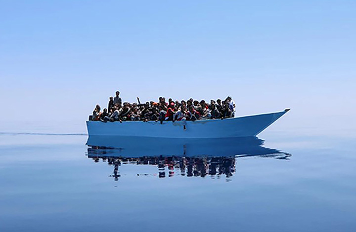 وفاة أكثر من 90 مهاجراً غرقاً خلال محاولتهم عبور البحر المتوسط