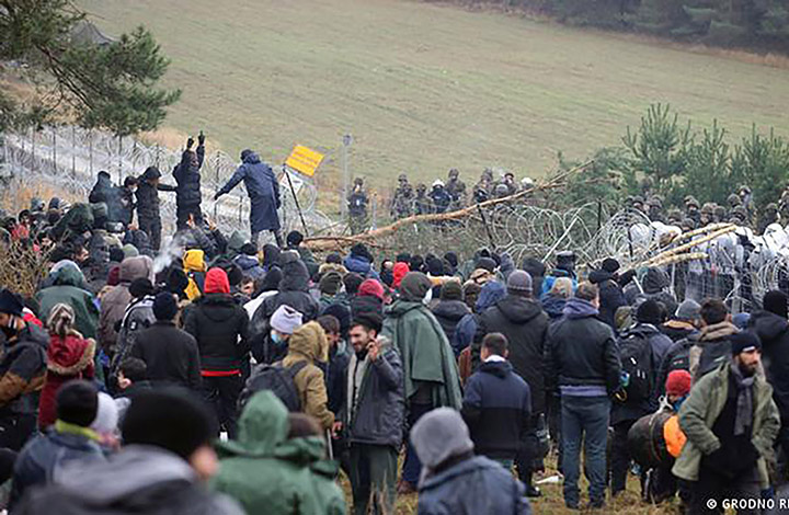 الاتحاد الأوروبي يعتزم تعليق بعض أحكام طلب اللجوء على حدود بيلاروسيا