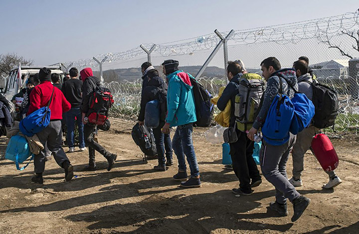 مقدونيا الشمالية: اكتشاف عشرات المهاجرين مكدسين في شاحنة جنوب البلاد بينهم سوريين