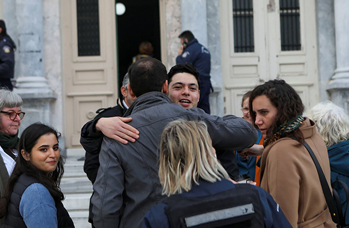 اليونان: إسقاط التهم بالتجسس الموجهة إلى 24 عاملًا إنسانيًا
